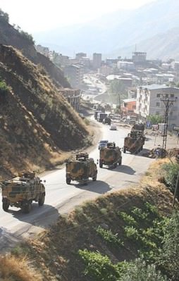 'Mavi bereliler' Şemdinli'de