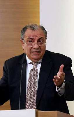 Türkeş bakanlık teklifini kabul etti