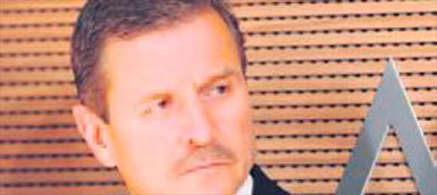 Tanman yönetimden istifa etti