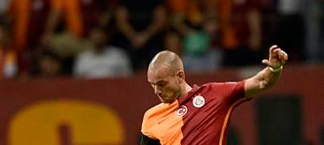 Muslera&Sneijder görüşme odasına