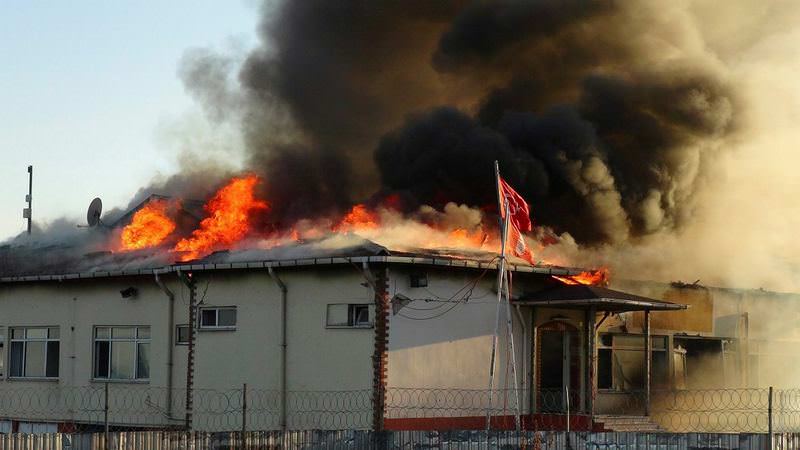 Kumkapı'daki Balık Hali'nde yangın