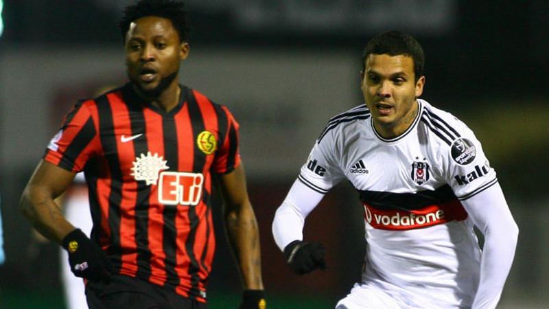 Beşiktaş yönetiminden Lawal harekatı!