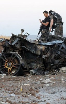 Kaçak otomobildeki bombalar infilak ettirildi