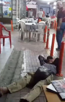Yaşlı adam bayıldı, kimse yardım etmedi