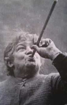 Sizce bu teyze tüftüfle ne yapıyor?