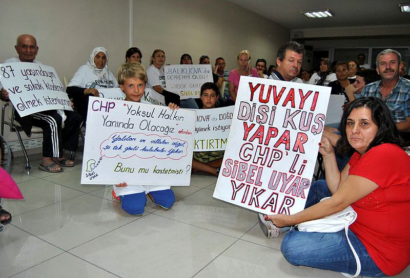 İzmirliler CHP il binasını işgal etti-1
