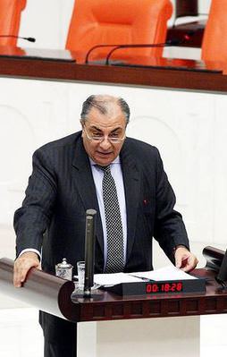 Türkeş'in ismini tekrar yazdılar