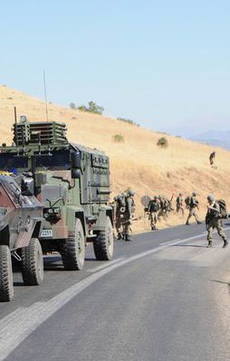 Hakkari'de askeri araca saldırı
