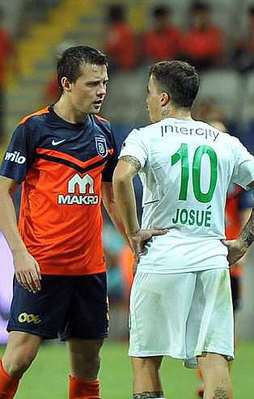 Timsah'a bir darbe de Başakşehir'den!