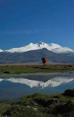Erciyes'e yılın ilk karı yağdı