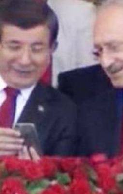 Davutoğlu'ndan fotoğraf açıklaması!