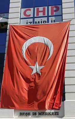 CHP'de üç fire