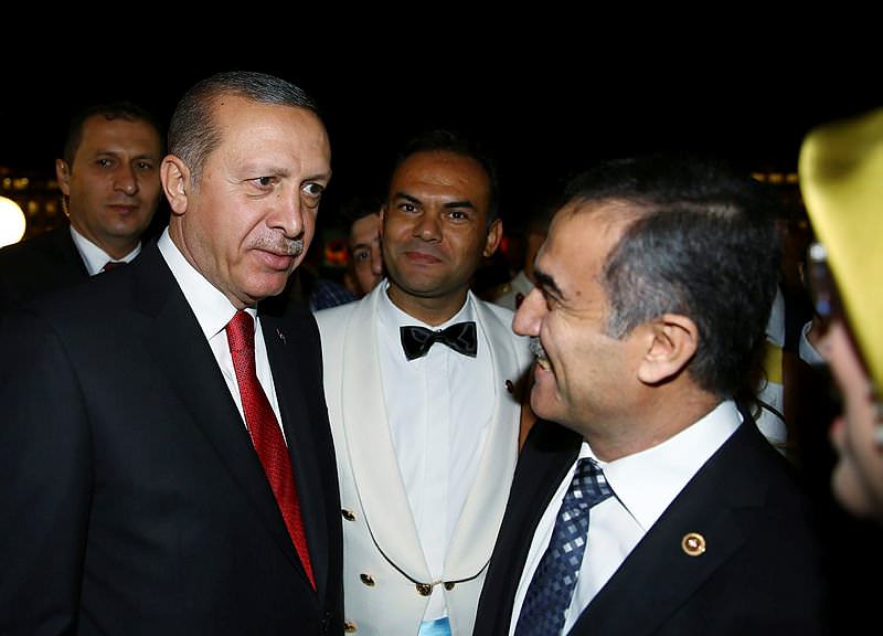 Özkes'ten 'Atatürk'lü saray yanıtı