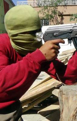 Hakkari'de teröristler baba ve oğlunu kaçırdı