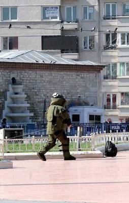Taksim'de şüpheli çanta paniği