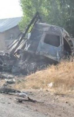 Teröristler, askere ekmek götüren aracı yaktı