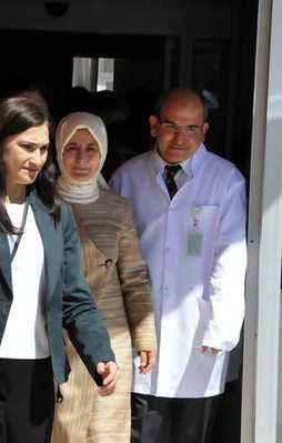 Sare Davutoğlu şehit eşinin doğumunu yaptırdı