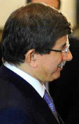 Davutoğlu'ndan Gül'e sürpriz telefon