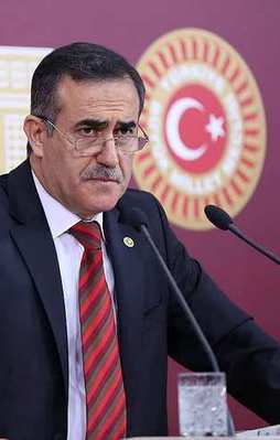 Özkes neden istifa etti?