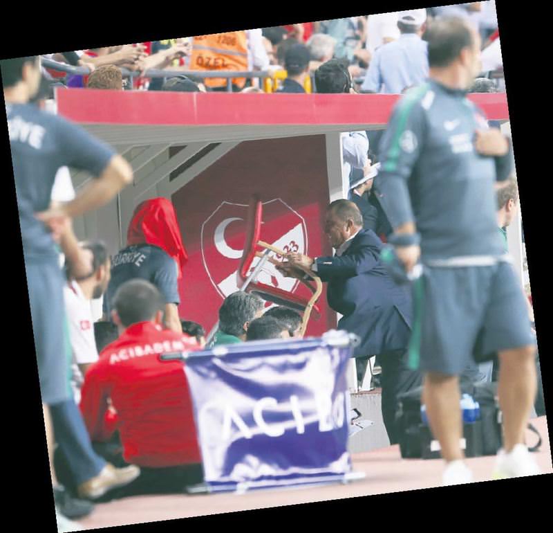 Çıldırdı kulübeyi yıktı