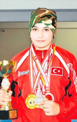 Önce sınıftakileri ardından ringtekileri nakavt etti