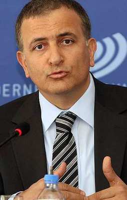 Dumanlı geri vites yaptı