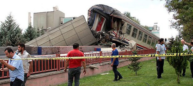 Elazığ’da iki tren çarpıştı