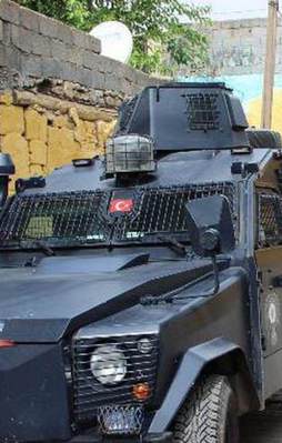 Polis ekiplerine roketli saldırı! 2 şehit