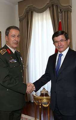 Başbakan'dan Akar'a telefon