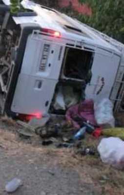 İşçi minibüsü şarampole uçtu