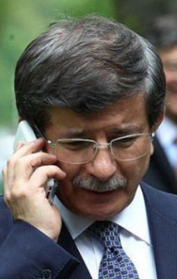 Davutoğlu'ndan Merkel'e önemli telefon