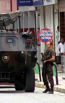 PKK yine sivillere ateş açtı