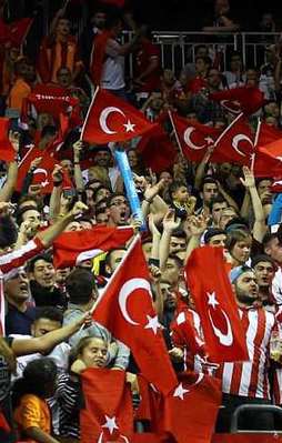 Almanya'da şehitlerimize büyük saygısızlık