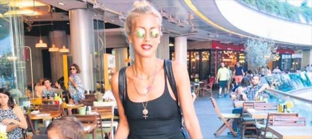 Kolye farklı tarzı aynı