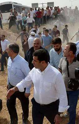 Terörist ağladı Demirtaş o ilçeye gitti
