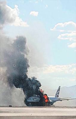 Uçak yandı 14 kişi yaralan