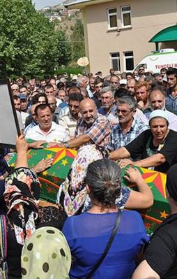 HDP'li vekiller terörist cenazesinde!