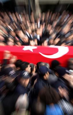 Kalp krizi geçiren polis şehit oldu