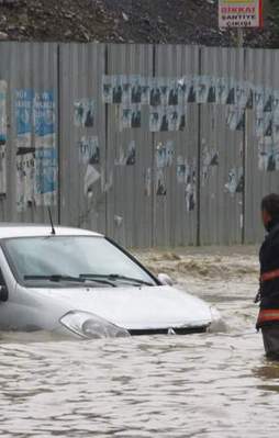 Yağmur hayatı felç etti