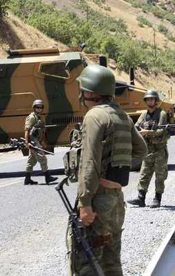 Karakola kalleş saldırı: 1 asker yaralı