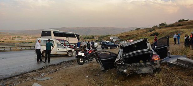 Elmadağ’da zincirleme trafik kazası: 8 yaralı