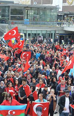 İsveç ve Almanya'da teröre lanet yağdı