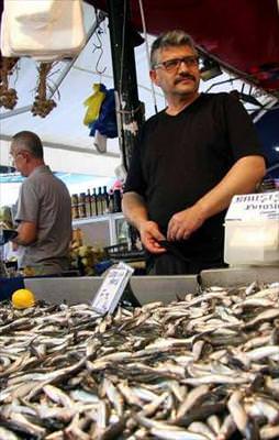 Yağmur yağdı hamsi ucuzladı