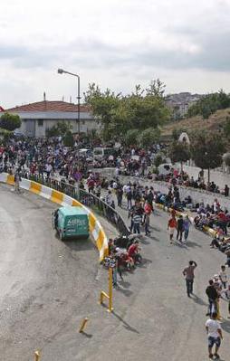 Suriyeli sığınmacılar otogarda bekliyor