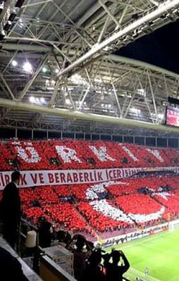 G.Saray taraftarından anlamlı koreografi