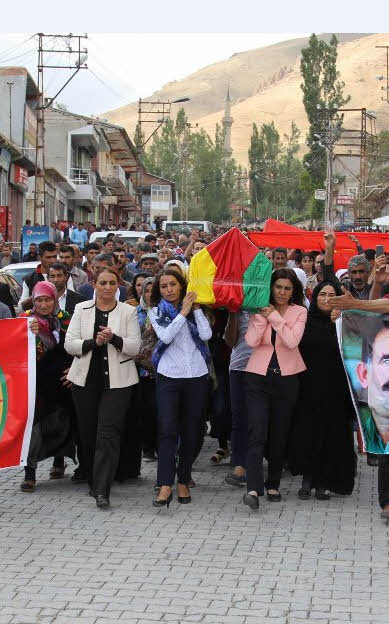 Teröristin cenazesine katılan HDP'li vekile fezleke