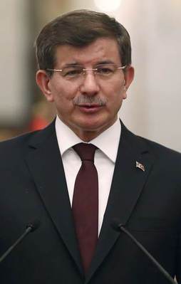Davutoğlu'ndan o kaymakama sert tepki!