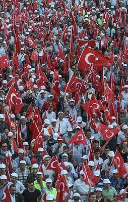 Yüzbinlerce kişi İstiklal Marşı'nı birlikte söyledi