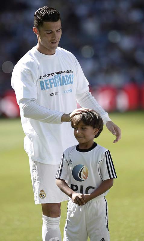 Ronaldo'dan Avrupa'ya insanlık dersi