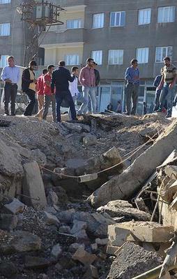 Yüksekova'da polise bombalı saldırı